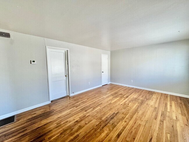 Foto del edificio - 449 Glen View Ct