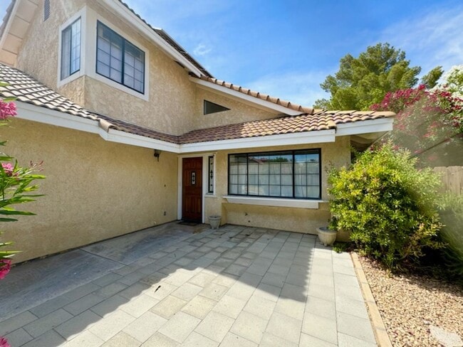 Building Photo - Please contact Vaughn Realty to set up an ...