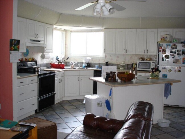 Building Photo - 86 Landeau Cir