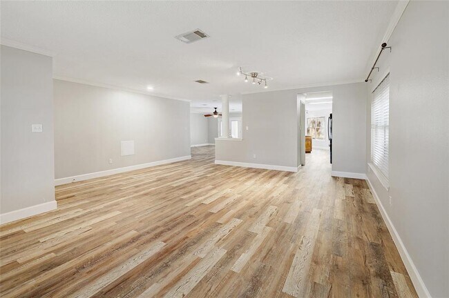 Building Photo - 10905 Claywood Dr