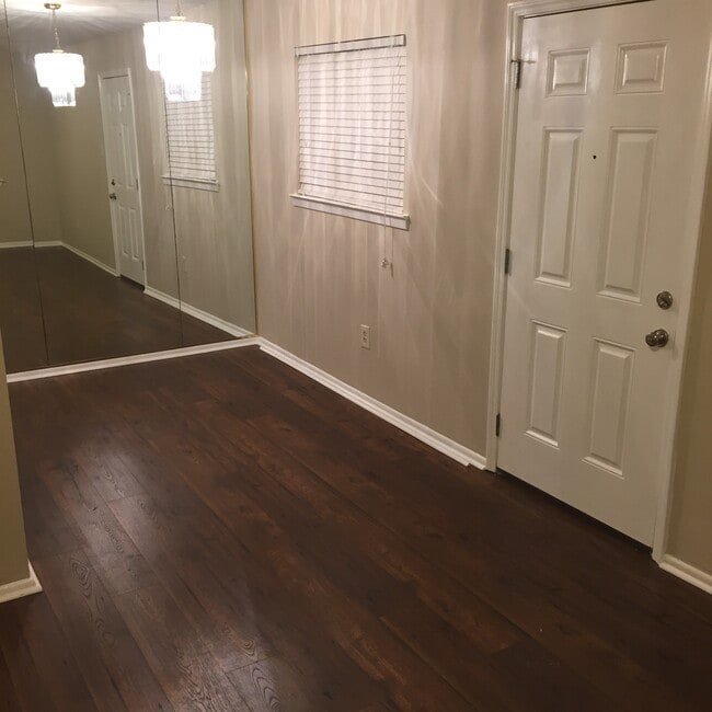 Dining area - 500 Lake Marina Dr