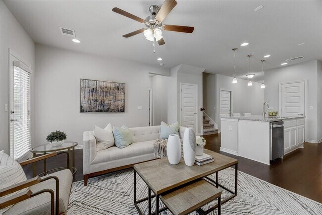 Foto del edificio - 14102 McCoy Loop