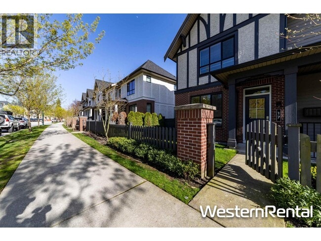 Building Photo - 3500-3500 Burke Village Promenade