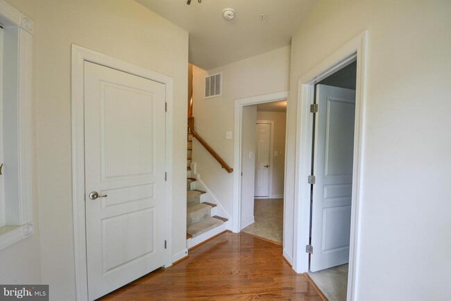 Building Photo - 10561 Old Ellicott Cir