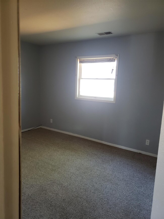 Foto del edificio - 1417 N Franklin Dr