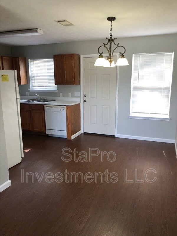Building Photo - 186 Village Pl