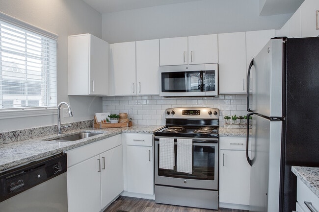 Recurso Residencial 17-30 - The Palmer at Las Colinas