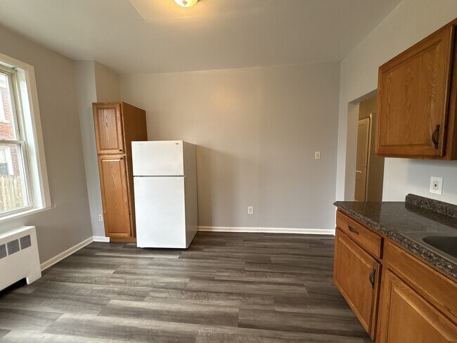 Foto del edificio - 712 Russellwood Ave