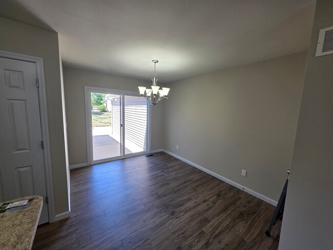 Building Photo - 318 Countryshire Dr