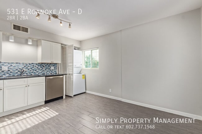 Building Photo - SPECIAL!!!! Updated 2 bedroom 2 bathroom C...