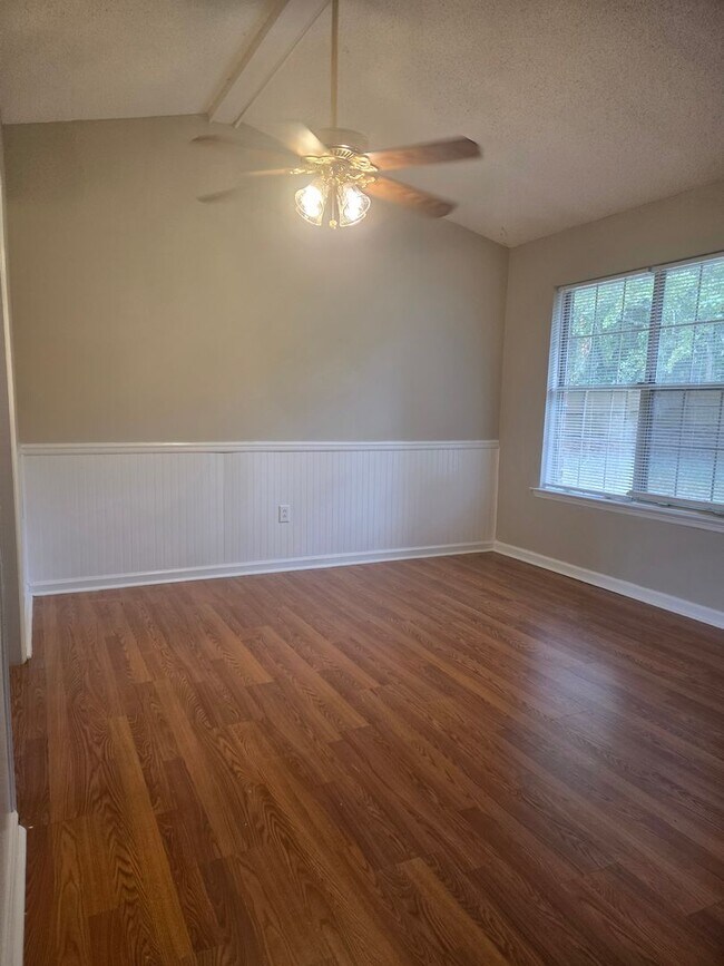 Foto del edificio - 907 Canyon Ct