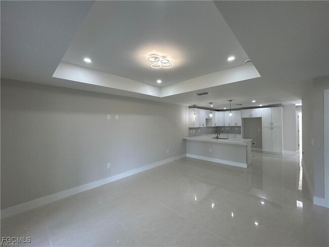 Building Photo - 405-407 Chalet Ave S