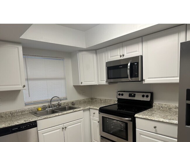 Building Photo - 3369 Barnsdale Dr