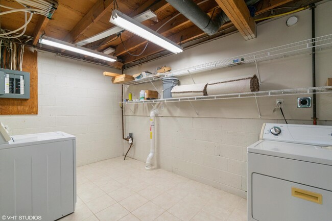 Foto del edificio - 635 Meadow Pl