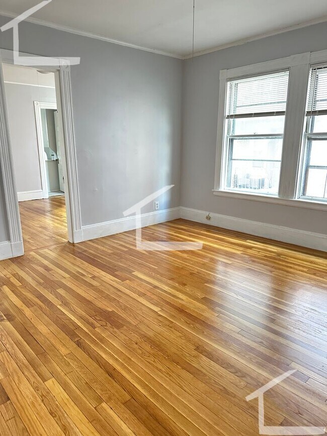 Building Photo - Newly renovated 3 bedroom