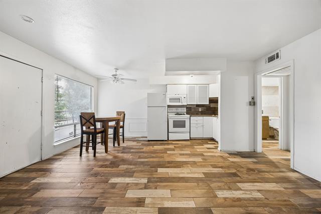 Foto del edificio - 5001 Bowser Ave