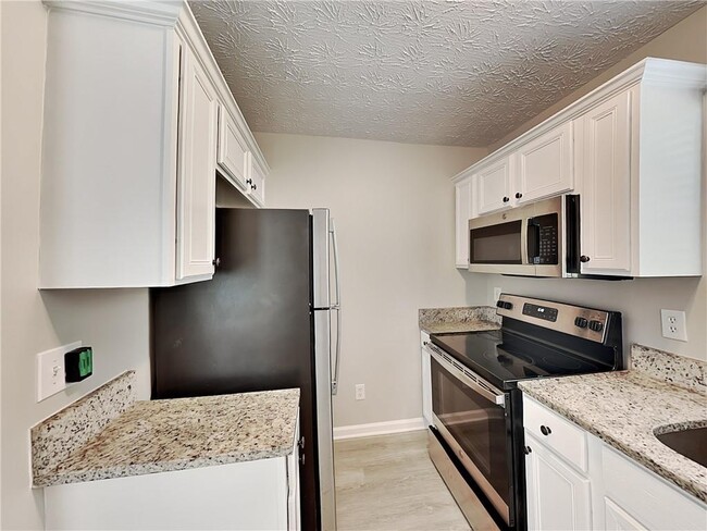 Building Photo - 3458 Lineview Dr