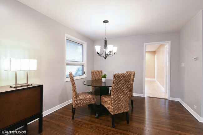 Foto del edificio - 817 Clover Ct