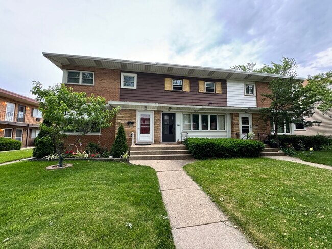 Building Photo - 381 Oak St