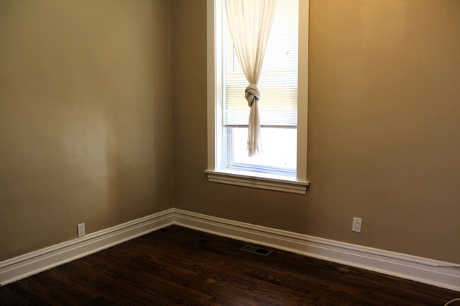 Building Photo - 4213 W Kamerling Ave