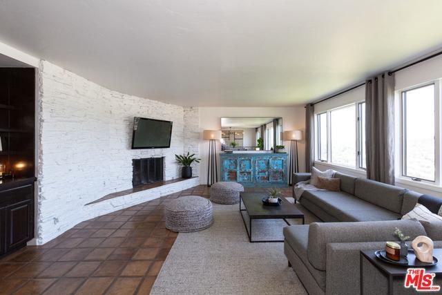 Living Room - 238 Saint Albans Ave