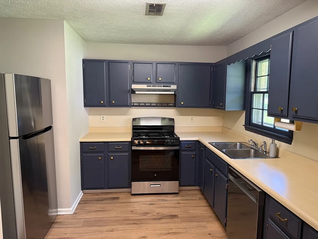 Building Photo - 147 Fern Dr
