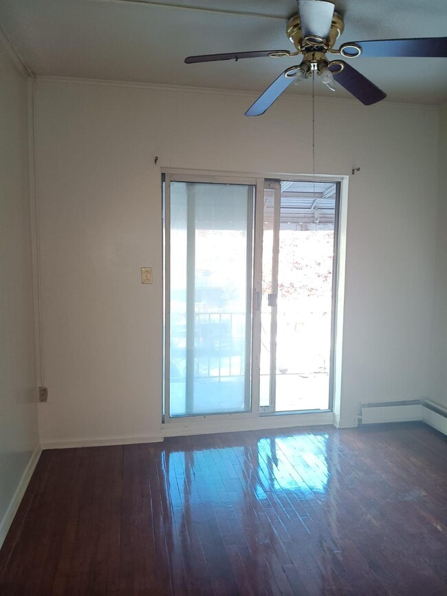 Foto del edificio - 1464 E 84th St