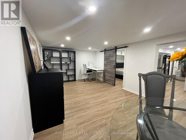 Photo du bâtiment - 960 Briar Hill Ave