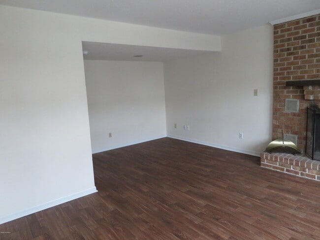 Building Photo - 410 Myrtlewood Cir