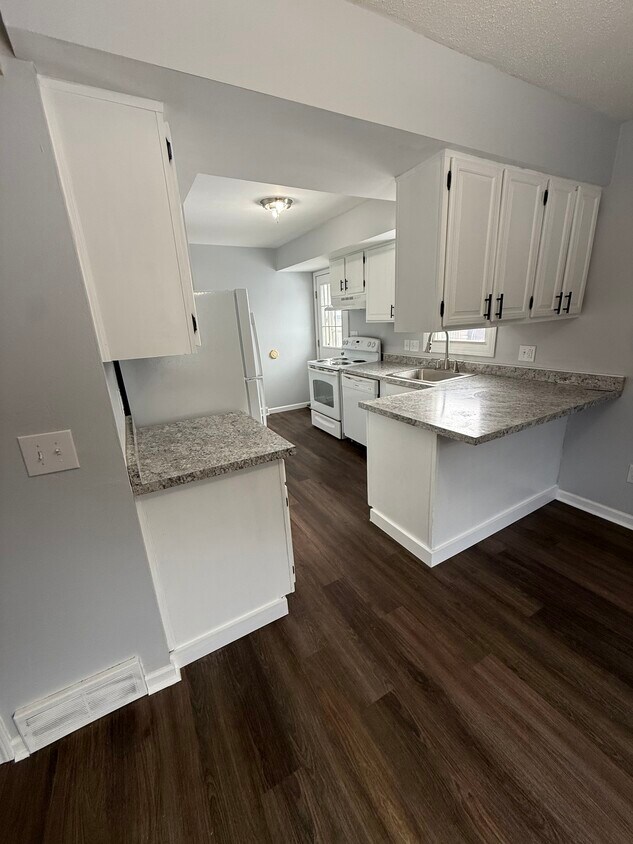 Primary Photo - 6755 Woodlake Dr