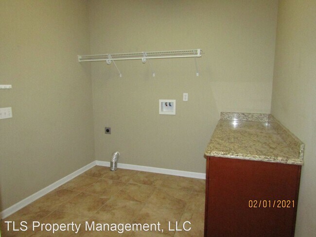 Building Photo - 4 br, 2 bath House - 131 Comanche Street 1