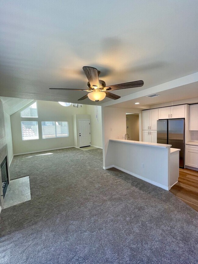 Building Photo - Fantastic  2Br/2Ba Upper Condo in Bernardo...
