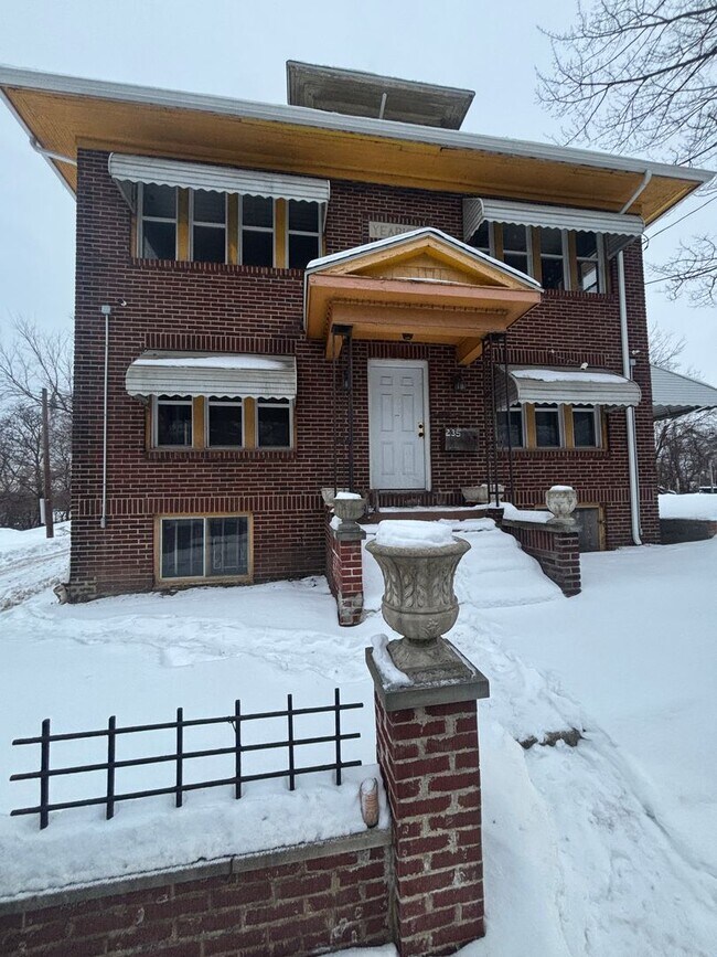 Building Photo - 235 S Arlington St