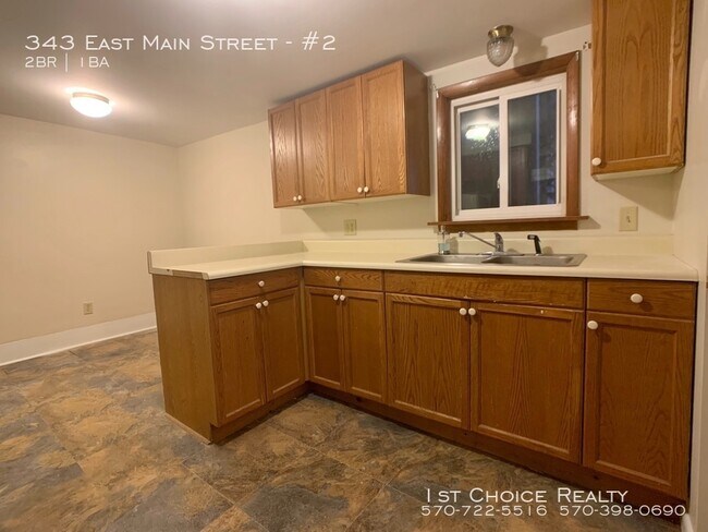 Building Photo - Large 2 bedroom for only $725 per month!