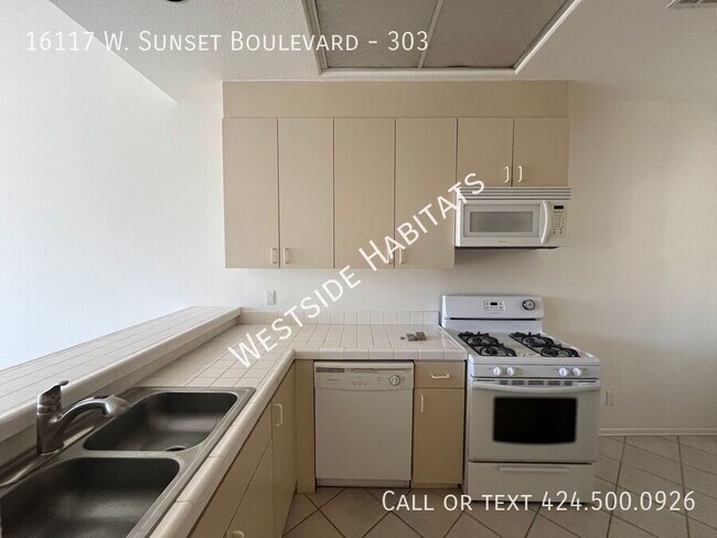 Building Photo - 16117 W Sunset Blvd