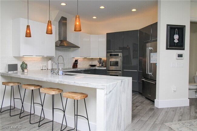 Building Photo - 647 110th Ave N