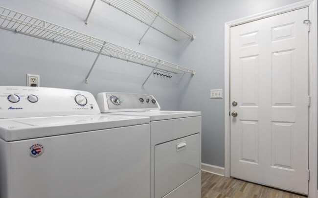 Foto del edificio - 4845 Waverly Ct