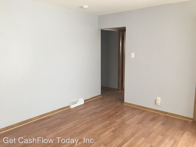 Building Photo - 3 br, 2.5 bath House - 1469 Wentworth Avenue
