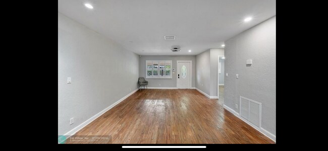 Building Photo - 5120 NE 22nd Ave
