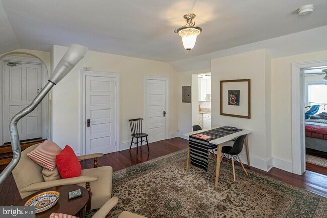 Building Photo - 10 Bayard Ln