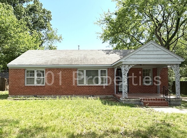 Photo - 814 Colonial Rd House
