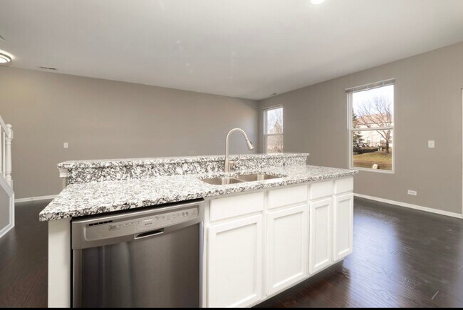 Foto del edificio - 4036 Blackstone Dr
