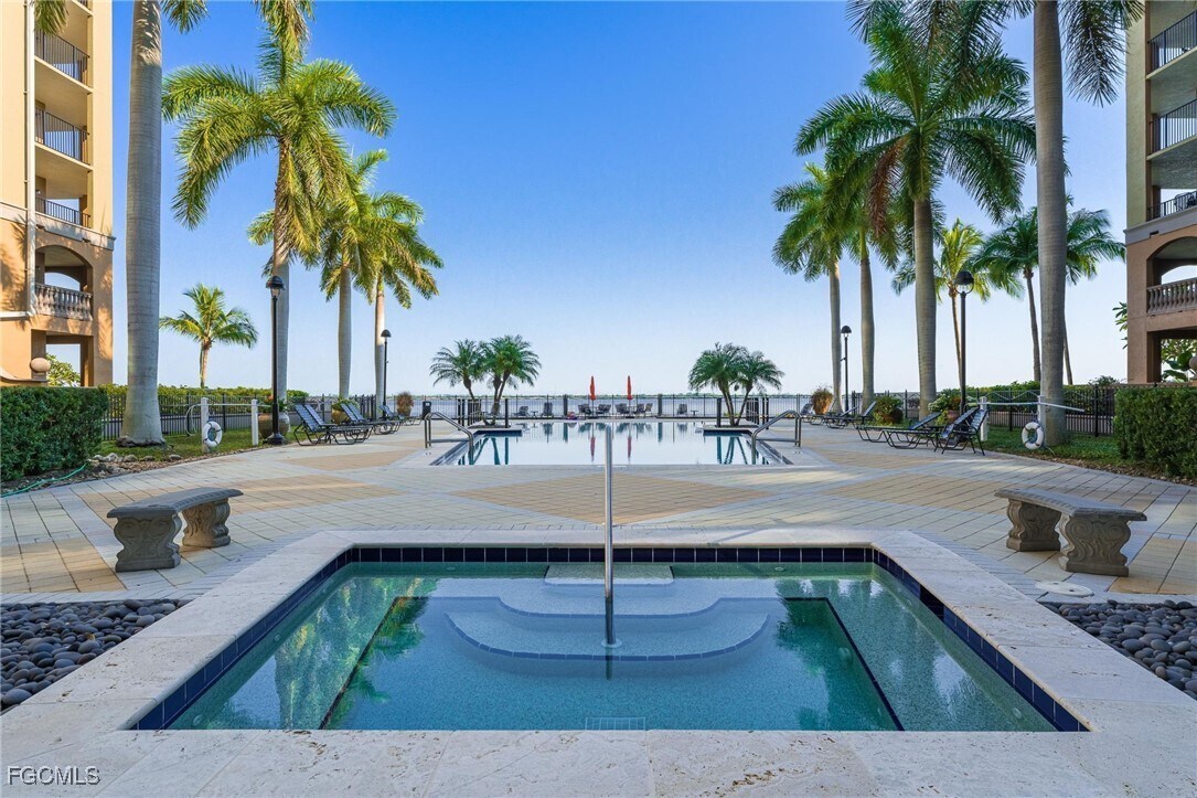 Foto del edificio - 2825 Palm Beach Blvd