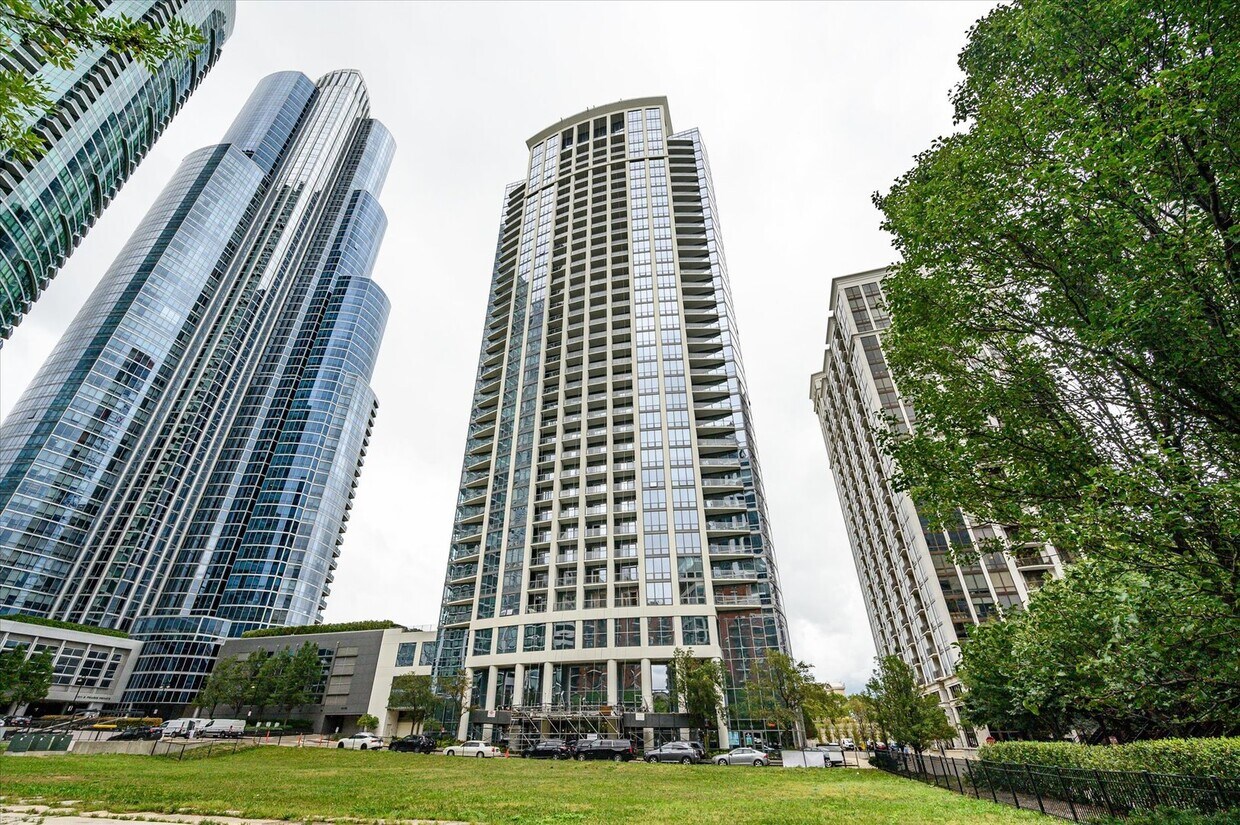Foto principal - 1235 S Prairie Ave