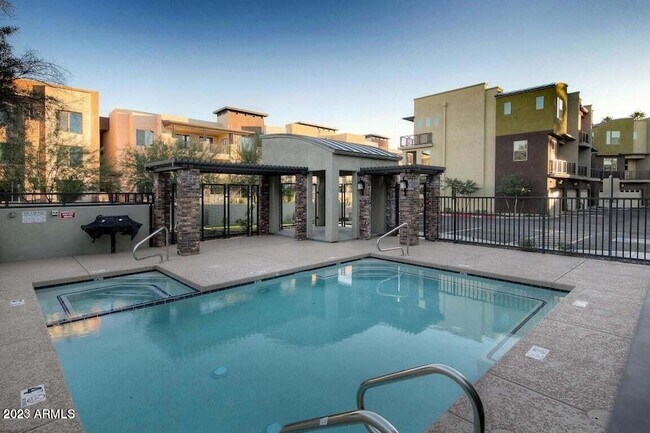 Foto del edificio - 4816 N Woodmere Fairway Unit 1010