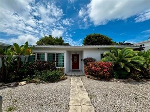 Building Photo - 745 S Shore Dr