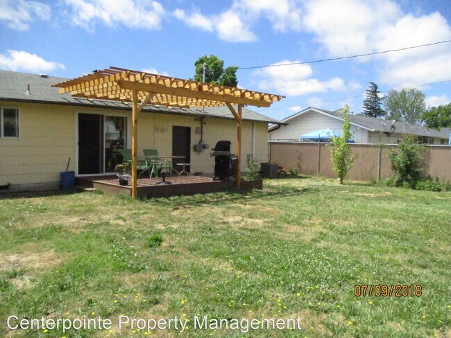 Building Photo - 3 br, 1 bath House - 2036 Burdette Dr.