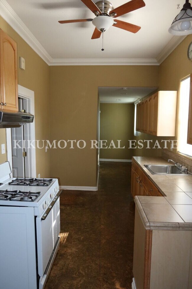 Foto del edificio - East Sacramento - 2 bedroom, 1 bath, 1 car garage