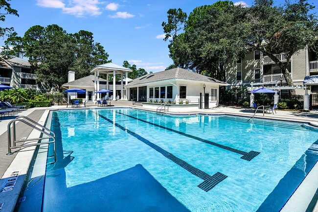 Piscina y piscina para niños - The Waterford at Mandarin Apartments