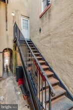 Building Photo - 906 S Charles St
